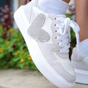 🎉Host Pick🎉 Gianni Bini Amore white and fog sneakers New in box size 8